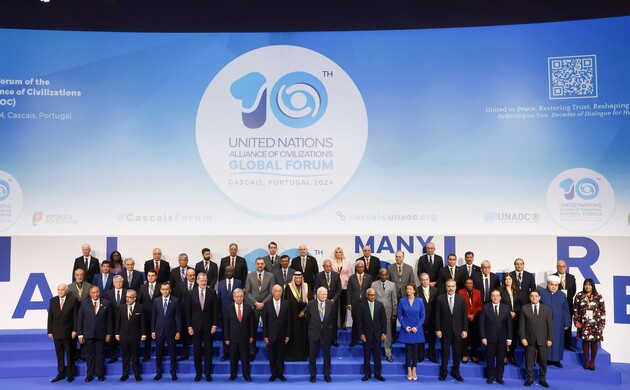 Don Felipe, acompañado de los jefes de Estado y de delegación asistentes al 10º Foro Global de la Alianza de Civilizaciones