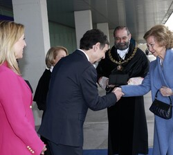 Su Majestad la Reina Doña Sofía a su llegada al Campus de Montepríncipe fue recibida por el secretario de Estado de Educación, Abelardo de la Rosa