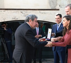 Juan Gómez-Cornejo, técnico en iluminación teatral recibe la Medalla de Oro al Mérito en las Bellas Artes 2023