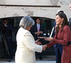 Glória Pérez Salmerón, bibliotecaria, recibe la Medalla de Oro al Mérito en las Bellas Artes 2023