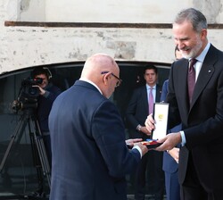 Javier García, director de la Revista Patrimonio Cultural y Derecho, recibe la Medalla de Oro al Mérito en las Bellas Artes 2023