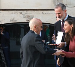 José Sanchís, dramaturgo,pedagogo y activista, recibe la Medalla de Oro al Mérito en las Bellas Artes 2023