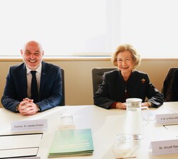 Doña Sofía preside la mesa de trabajo en la que se expusieron los objetivos y proyectos de la FPM y del BBRC