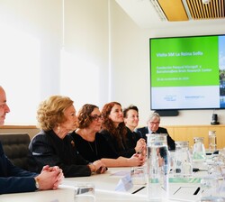Vista general de la mesa de trabajo de la reunión celebrada en la Fundación Pasqual Maragall