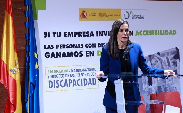 Doña Letizia dirige unas palabras a los invitados al acto