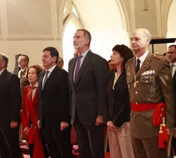 El Rey durante la interpretación del Himno Nacional