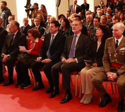 Don Felipe en la primera fila de asientos