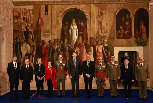 Su Majestad el Rey en el Alcázar de Segovia junto a las autoridades asistentes