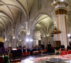 Vista general de la Catedral tras ocupar Sus Majestades los Reyes su lugar junto al altar mayor