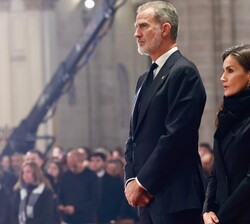 Don Felipe y Doña Letizia en un momento de la misa 