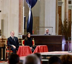 Los Reyes en un momento de la misa oficiada por el arzobispo de Valencia, Enrique Benavent 