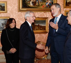 Su Majestad el Rey momento previos al foro empresarial en la Galería del Cardenal del Palacio Colonna
