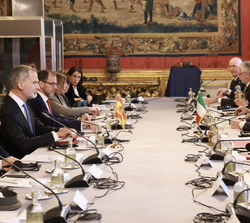 Presentación de las delegaciones por el Presidente de la República Italiana, Sergio Mattarella, tras el recibimiento oficial