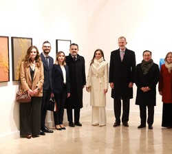 Sus Majestades los Reyes con los miembros de la junta directiva de la Asociación de Hispanistas Italianos