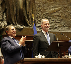 Su Majestad el Rey recibe un caluroso aplauso tras su intervención en la sesión conjunta de la Cámara de Diputados y del Senado de la República Italia