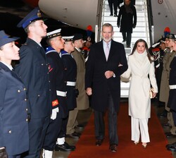 Sus Majestades los Reyes recibidos con Honores a su llegada a Roma