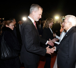 Su Majestad el Rey es despedido por el presidente de la República Italiana, Sergio Mattarella