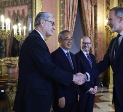 Su Majestad el Rey recibe el saludo del Presidente de Eslovenia (2007-2012) y presidente del Club de Madrid, Daniolo Türk