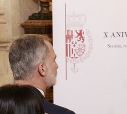 Su Majestad el Rey durante el desarrollo del acto