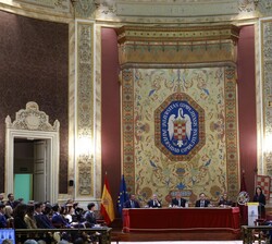 Don Felipe durante la intervención de la la directora del Centro de Estudios Jurídicos, Laura Cambero