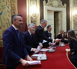 Desarrollo de la entrega de los despachos a los setenta y nueve nuevos fiscales de la LXII promoción, presidida por Su Majestad el Rey