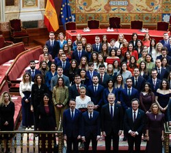 Su Majestad el Rey junto a los nuevos fiscales de la LXII promoción de la Carrera Fiscal