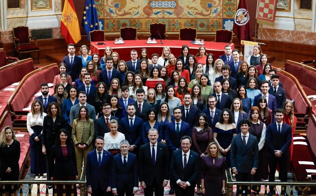 Su Majestad el Rey junto a los nuevos fiscales de la LXII promoción de la Carrera Fiscal