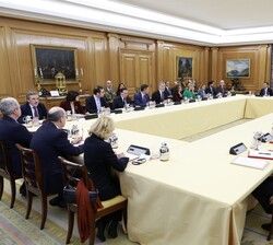 El Rey preside la Reunión del Patronato de la Fundación Carolina