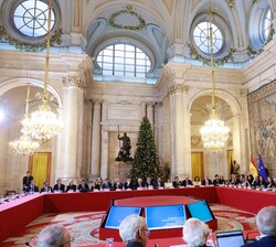Don Felipe y Doña Letizia durante la reunión del Patronato de la Fundación Princesa de Girona