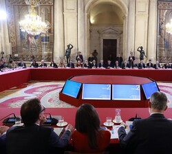 Los Reyes presiden la reunión del Patronato de la Fundación Princesa de Girona