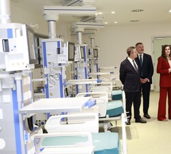 Sus Majestades los Reyes finalizan su visita al nuevo Hospital Universitario de Cuenca