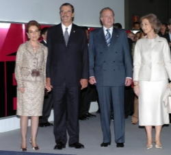 SS.MM. los Reyes durante la inauguración