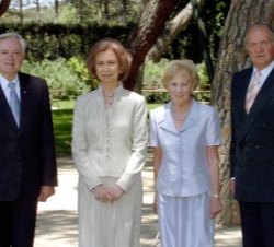 Los Reyes con el presidente de Lituania y señora