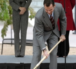 Colocación de la primera piedra del Centro Cultural Hispano