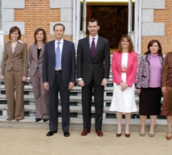 S.A.R. el Príncipe junto a la XIX promoción