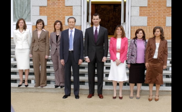 S.A.R. el Príncipe junto a la XIX promoción