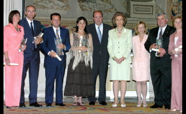 La Reina con los galardonados
