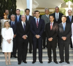 Don Felipe con los socios de la Fundación Empresa y Sociedad
