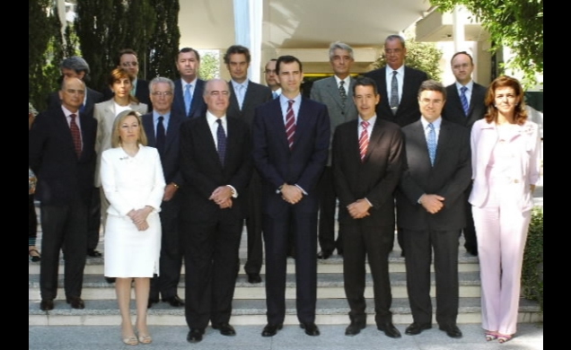 Don Felipe con los socios de la Fundación Empresa y Sociedad