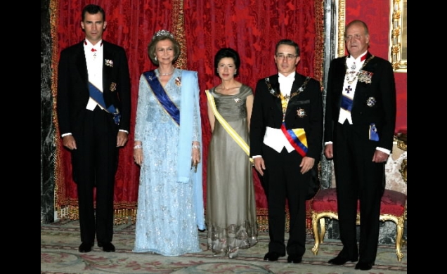 Los Reyes y el Príncipe con el presidente de Colombia y señora