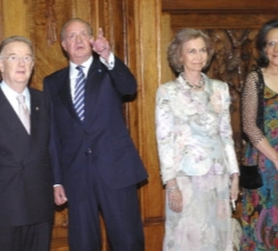 Los Reyes con el presidente de Portugal y señora