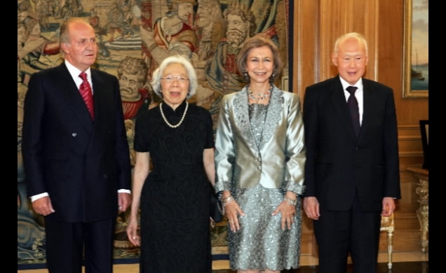 Los Reyes con el Ministro Mentor de Singapur y señora