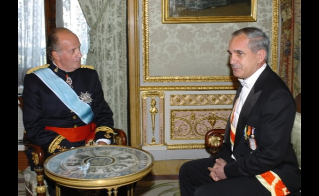 El Rey con el Embajador de la República Bolivariana de Venezuela