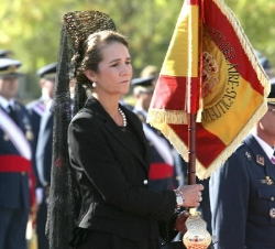 La Infanta durante el acto de entrega de la enseña naconal