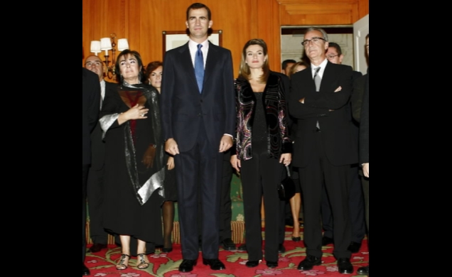Los Príncipes de Asturias junto a Juan José Millás y su esposa, Isabel Menéndez.