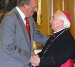 El Rey recibe el saludo de Monseñor Cañizares