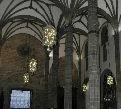 Don Juan Carlos y Doña Sofía atienden a las explicaciones del deán de la Catedral