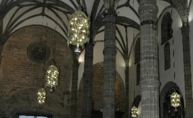 Don Juan Carlos y Doña Sofía atienden a las explicaciones del deán de la Catedral