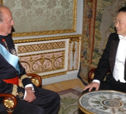 El Rey con el Embajador de Corea