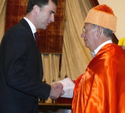 Don Felipe, saluda al Preidente de Chile